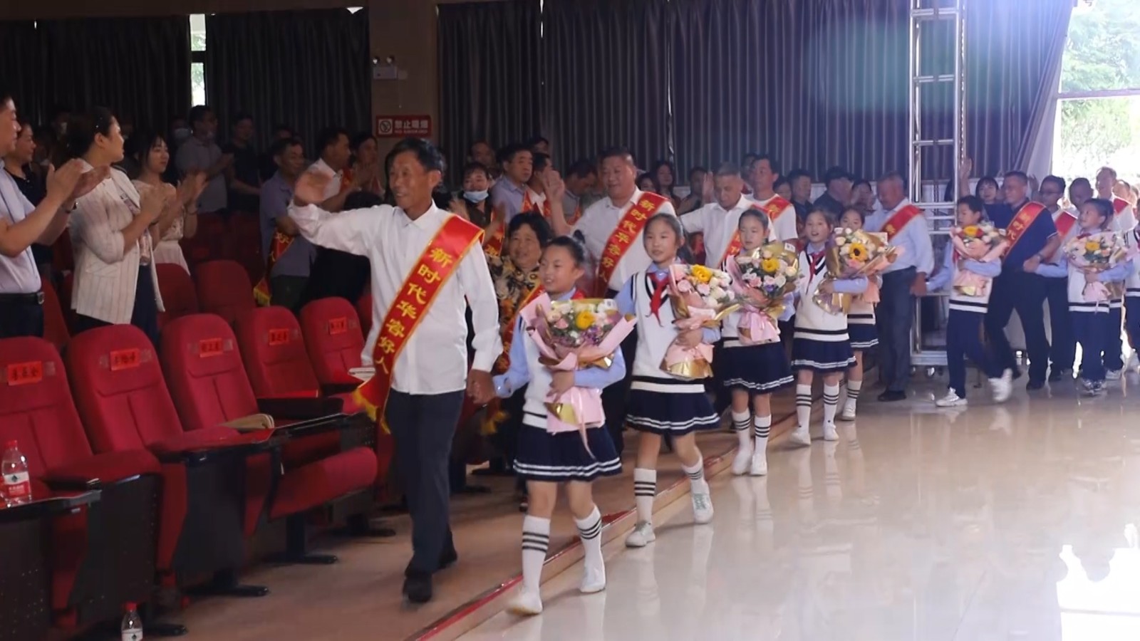 20210531 吴小嵩 华容好人颁奖典礼.00_09_11_05.Still008.jpg 20210531 吴小嵩 华容好人颁奖典礼.00_09_11_05.Still008.jpg